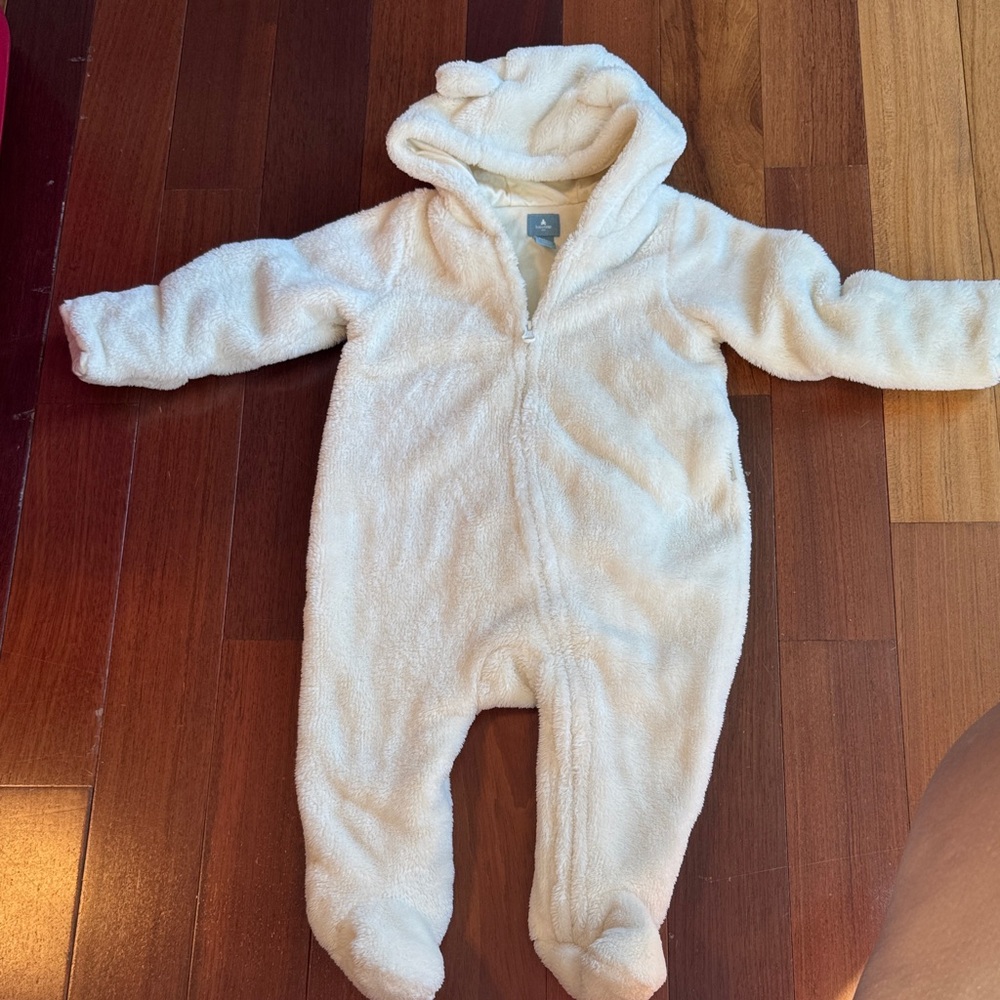 Cozy Cream Kids One Piece. Gap size 6-12 months.